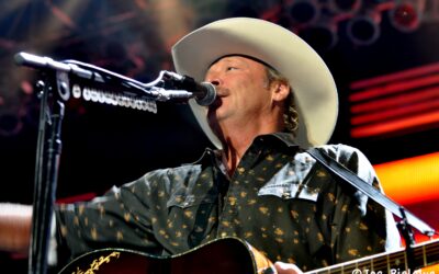One Last Round: Watching Alan Jackson Ride Off Into the Sunset